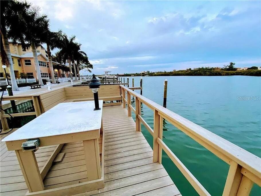 Gulf Coast Gem Private Condo - 2Bed, 1Bath, Sleeps 6, Across The Street From Beach & Gulf, Game Room, Pool Clearwater Beach Exteriör bild