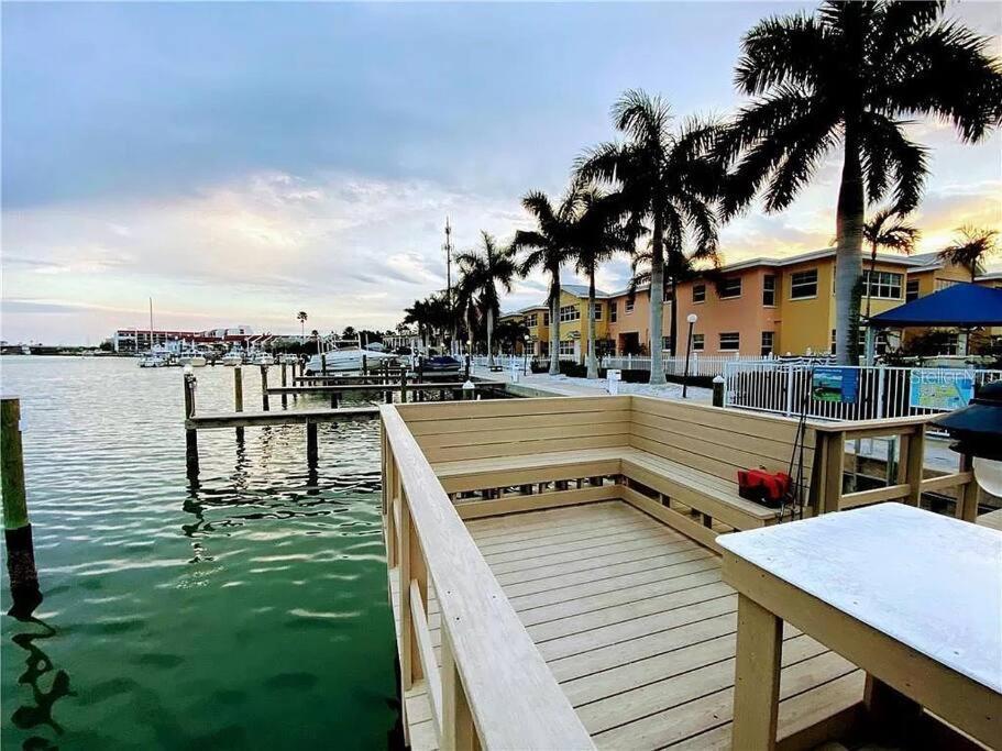 Gulf Coast Gem Private Condo - 2Bed, 1Bath, Sleeps 6, Across The Street From Beach & Gulf, Game Room, Pool Clearwater Beach Exteriör bild