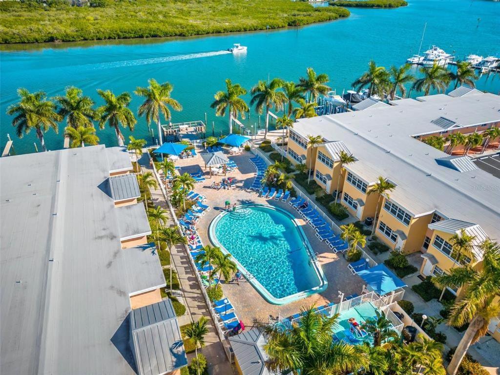 Gulf Coast Gem Private Condo - 2Bed, 1Bath, Sleeps 6, Across The Street From Beach & Gulf, Game Room, Pool Clearwater Beach Exteriör bild