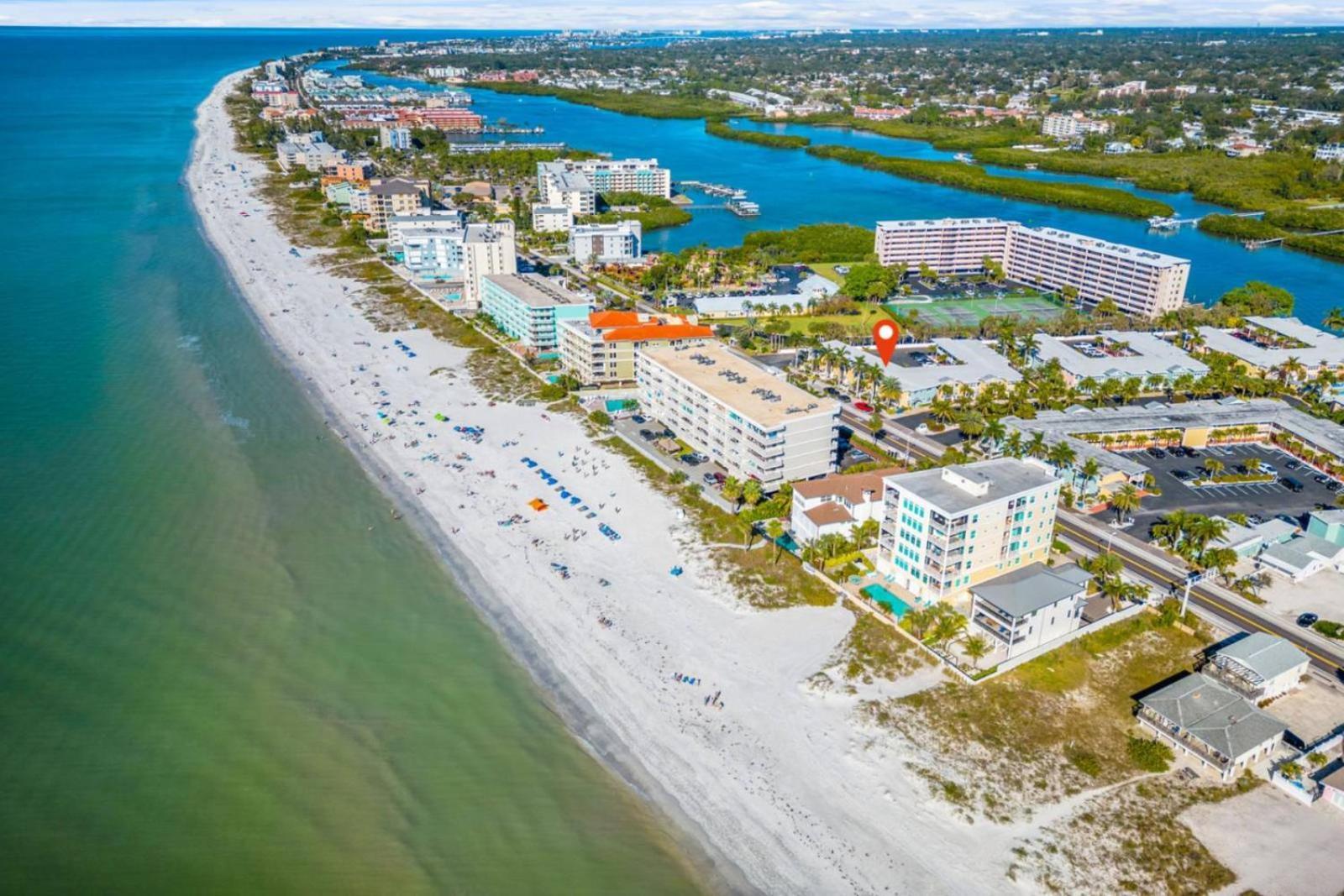Gulf Coast Gem Private Condo - 2Bed, 1Bath, Sleeps 6, Across The Street From Beach & Gulf, Game Room, Pool Clearwater Beach Exteriör bild