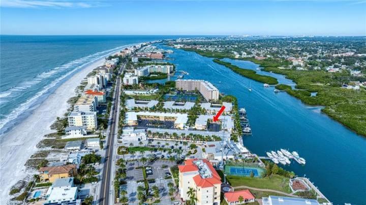 Gulf Coast Gem Private Condo - 2Bed, 1Bath, Sleeps 6, Across The Street From Beach & Gulf, Game Room, Pool Clearwater Beach Exteriör bild