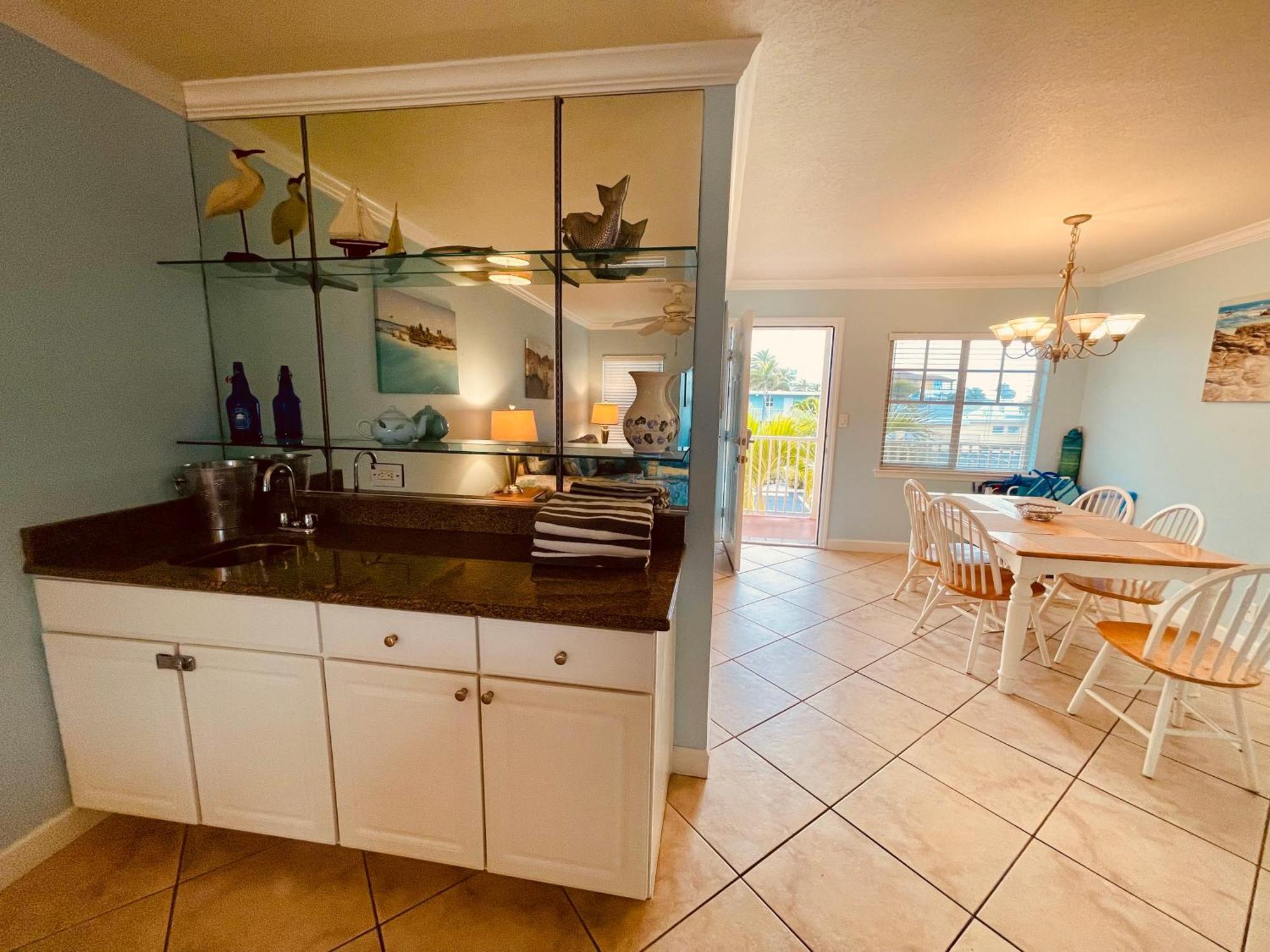 Gulf Coast Gem Private Condo - 2Bed, 1Bath, Sleeps 6, Across The Street From Beach & Gulf, Game Room, Pool Clearwater Beach Exteriör bild